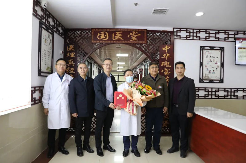 【名医有约】百色市中医医院李景巍主任医师：退休不退岗，余热印初心