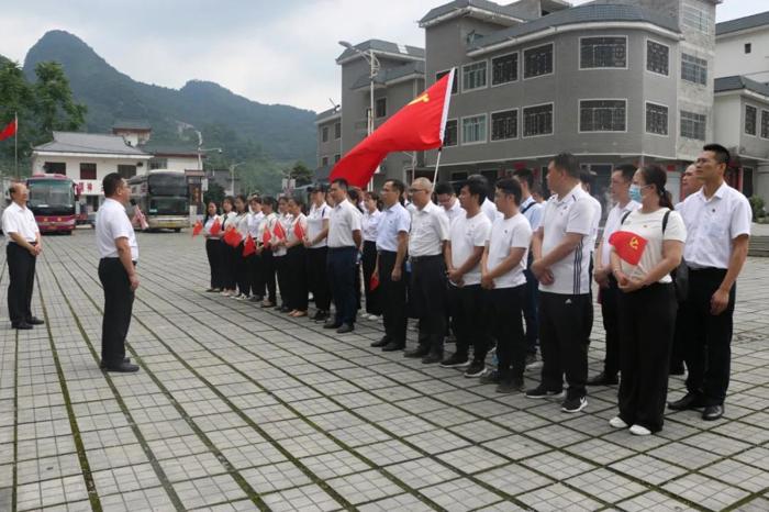 【党史学习教育】学习拔群精神、走好新时代长征路 ——百色市中医医院开展“打卡红色教育基地 传承红色基因”专题培训活动