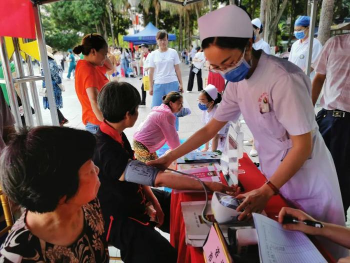 【我为群众办实事】百色市中医医院开展“防治碘缺乏病日”义诊活动