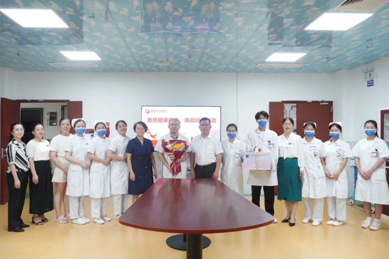 【第六个中国医师节④】百色市中医医院开展第六届“中国医师节”慰问活动