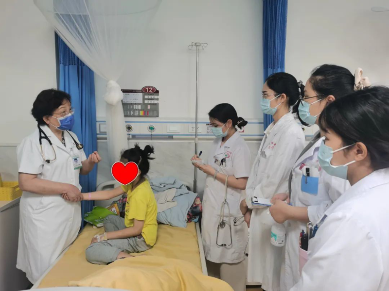 【医院动态】广西名中医王力宁团队到百色市中医医院开展义诊活动