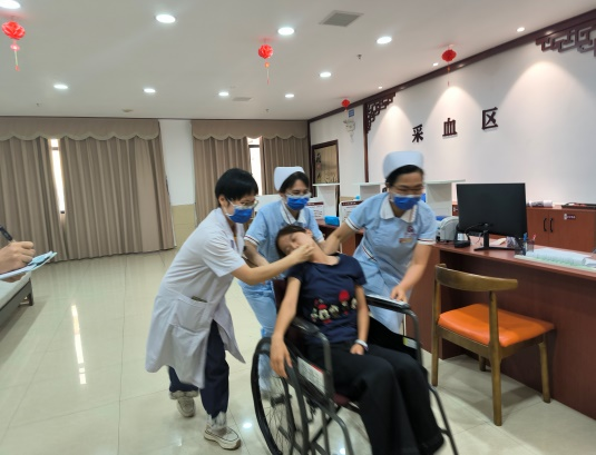 【医院动态】筑牢多重安全防线，守护生命健康无虞——百色市中医医院开展医疗急救与消防安全综合应急演练 ​