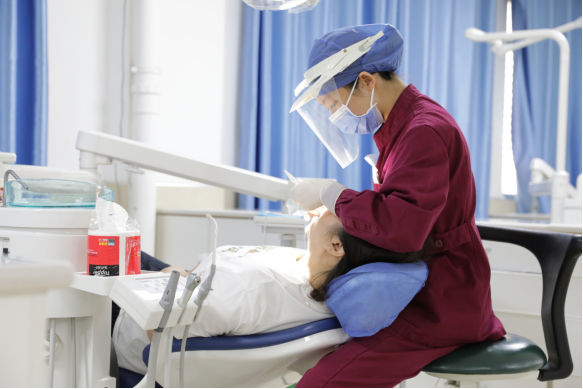 【健康科普】刷到“夺命牙痛”？当心是智齿在拉警报！